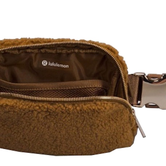 Brand new with tags Lululemon Everywhere fleece belt bag, burnt camel and gold - Picture 9 of 9